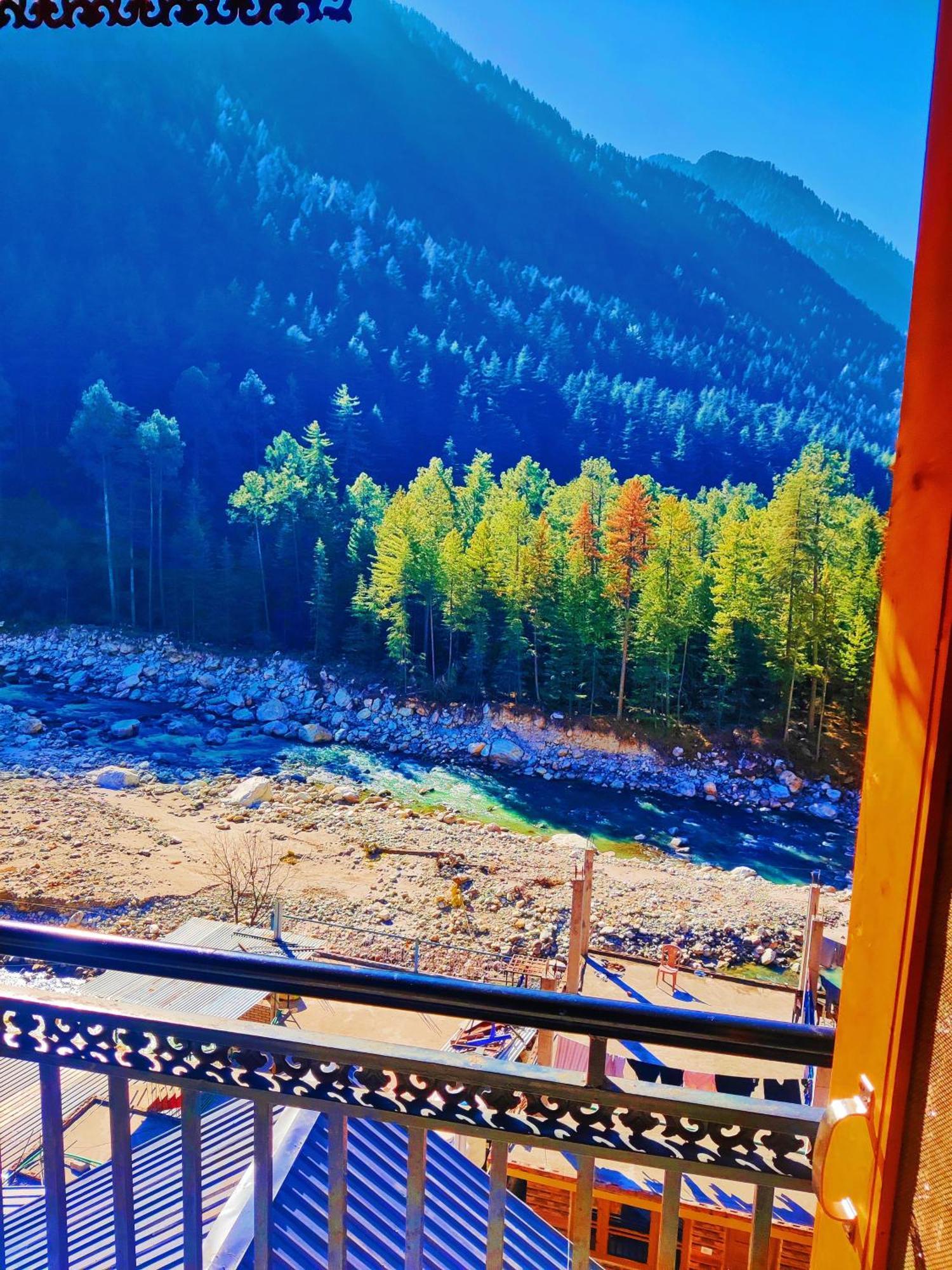 Chalo Chhalal Hotel & Cafe Касоль Екстер'єр фото